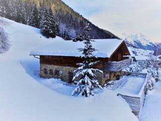 02. Catered chalet Alpinum Sankt Anton Zijkant