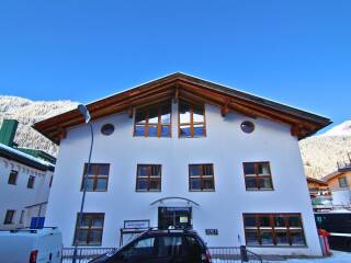 02. Catered chalet Regina St. Anton Voorkant