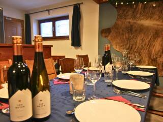 04. Catered chalet Eisfall Sankt Anton Dinertafel