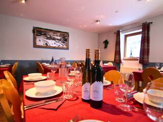 06. Catered chalet Regina Sankt Anton Dinertafel