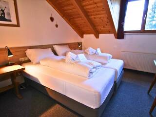 11. Catered chalet Eisfal St. Anton Twin room