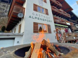 3 Catered chalet Alpensport Saalbach Kampvuur v2